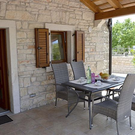 Holiday Home Mate Tinjan Quarto foto