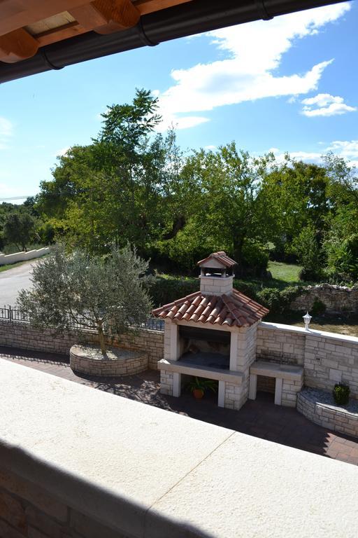 Holiday Home Mate Tinjan Quarto foto