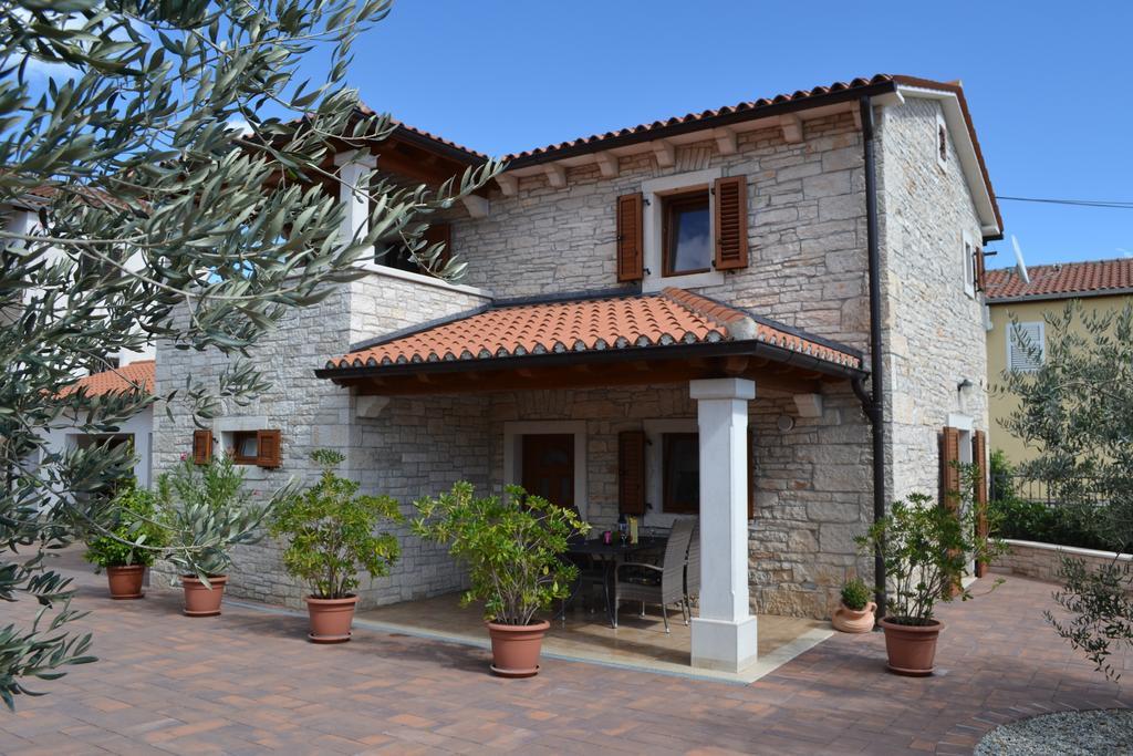 Holiday Home Mate Tinjan Quarto foto