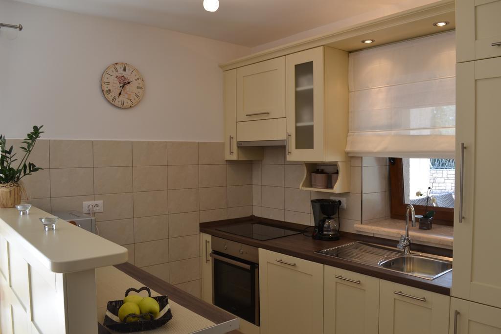 Holiday Home Mate Tinjan Quarto foto